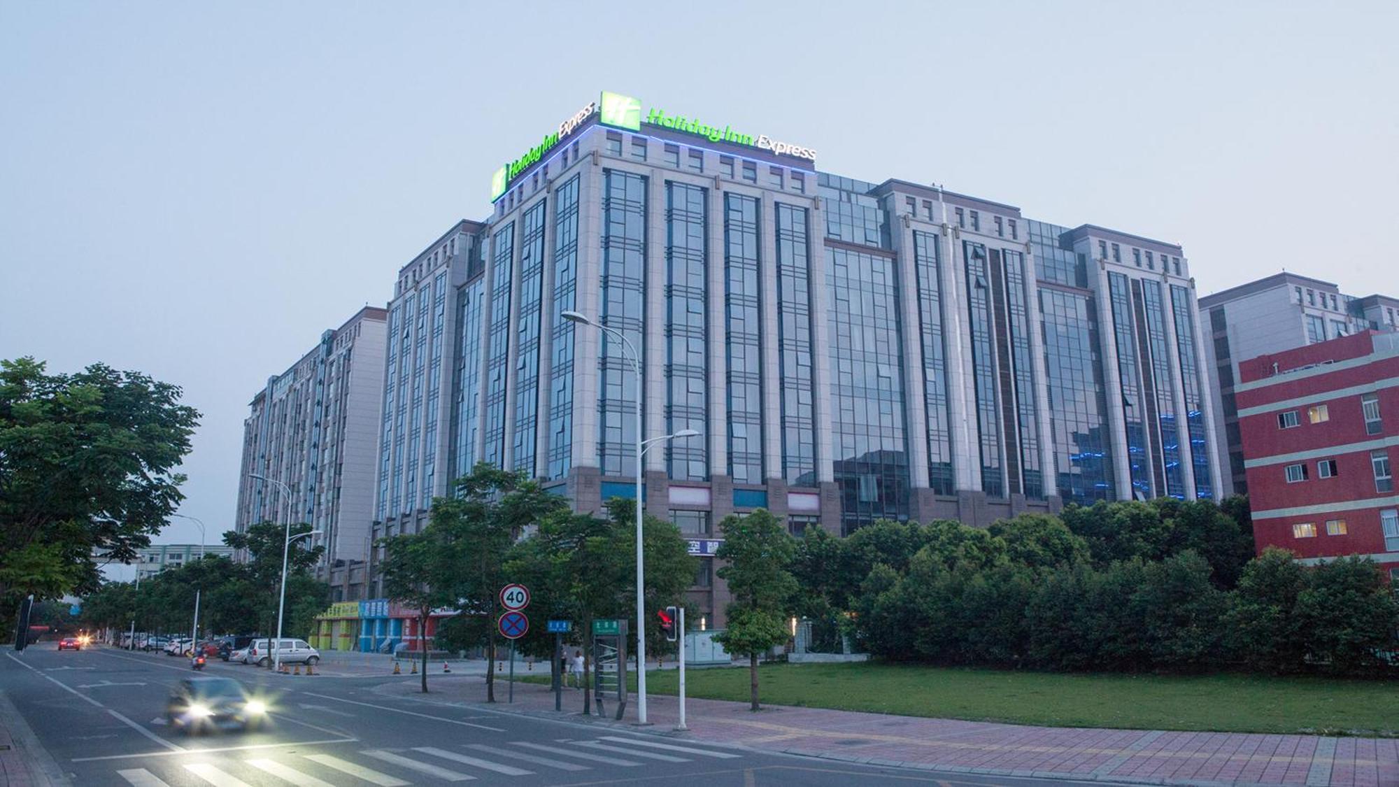 Holiday Inn Express Chengdu Airport Zone Free Shuttle From Shuangliu International Airport To Hotel ,Welcome Drink ภายนอก รูปภาพ